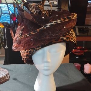 Chic Leopard Print Women's Hat with Feather Accents